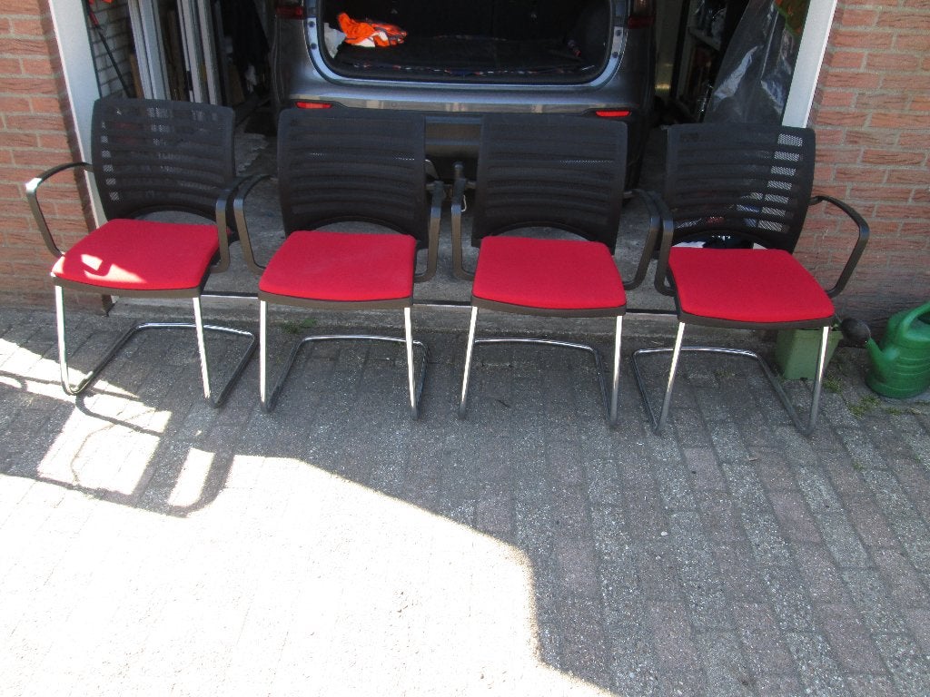 Vijf kantoorstoelen, Ophalen, Zo goed als nieuw, Rood, Bureaustoel