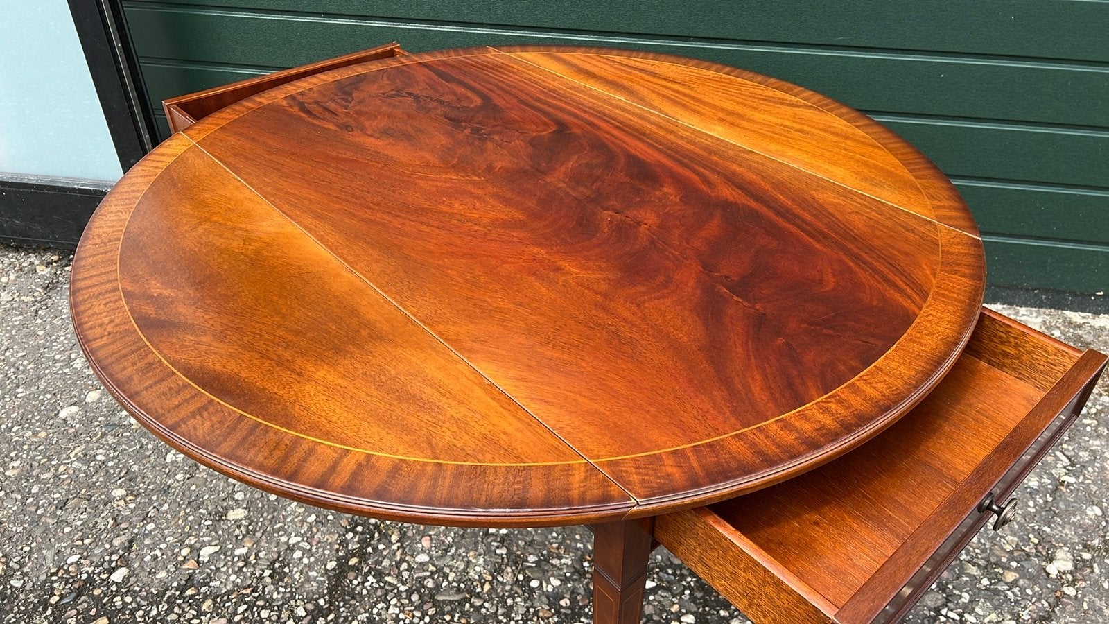 Heldense mahonie tafel, Ophalen