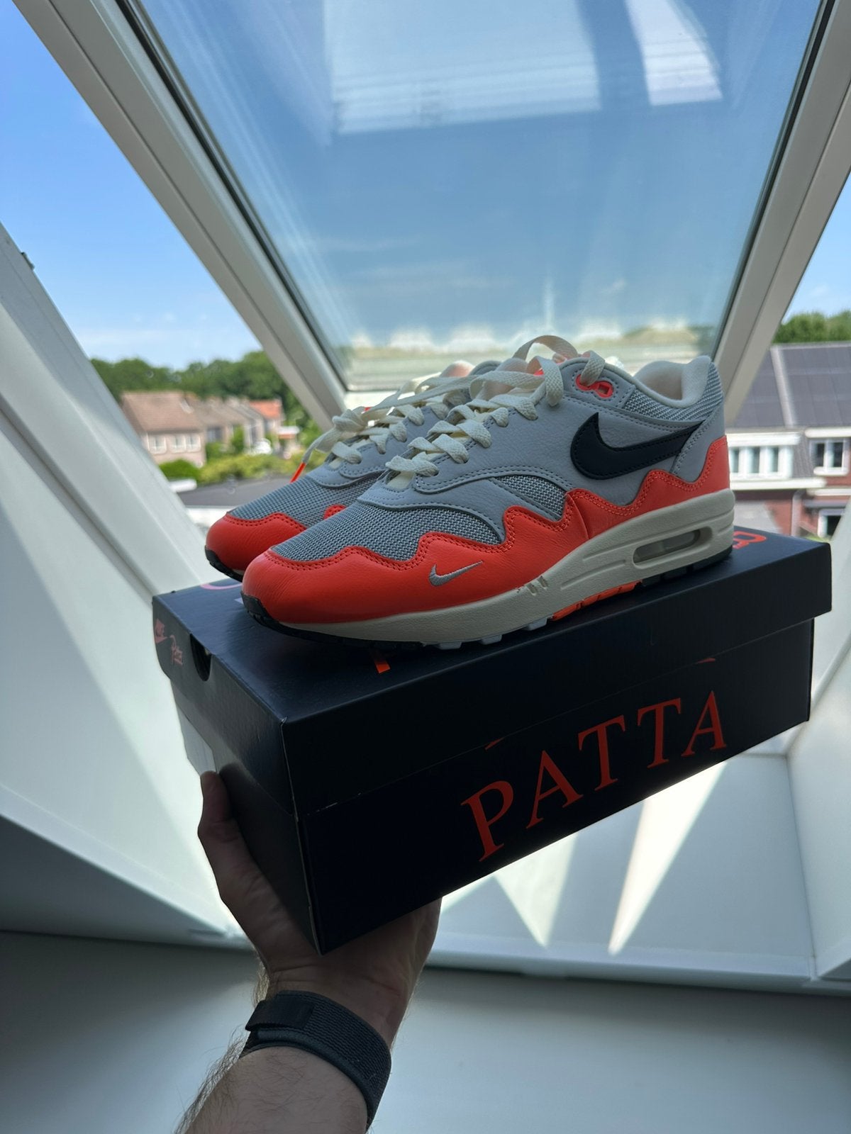 Nike Air Max 1 x Patta Hyper Crimson Pure Platinum, Overige kleuren, Nieuw, Ophalen of Verzenden, Sneakers of Gympen