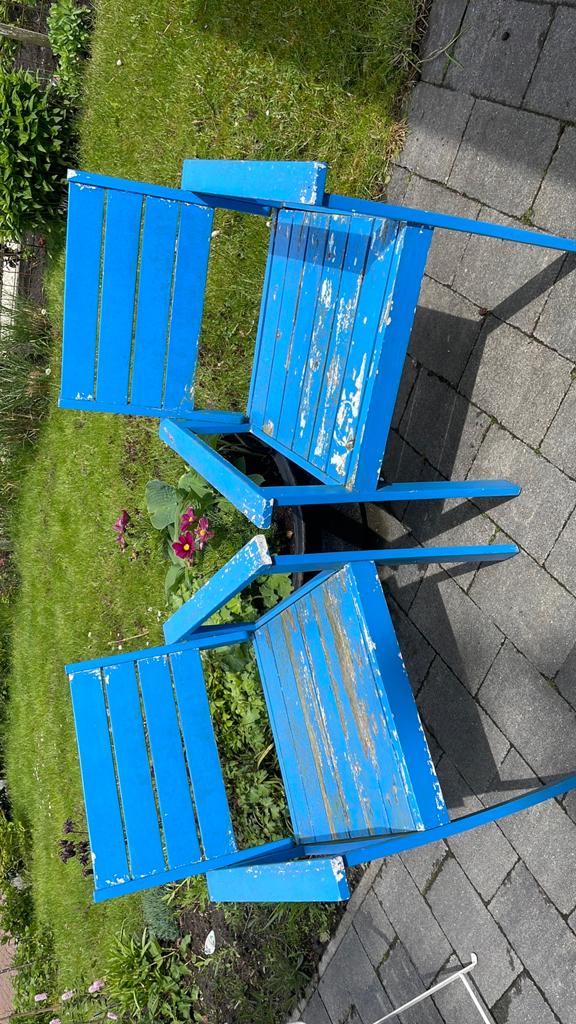 2 blauwe houten tuinstoelen - opknapper, Tuin en Terras, Ophalen, Gebruikt, Hout