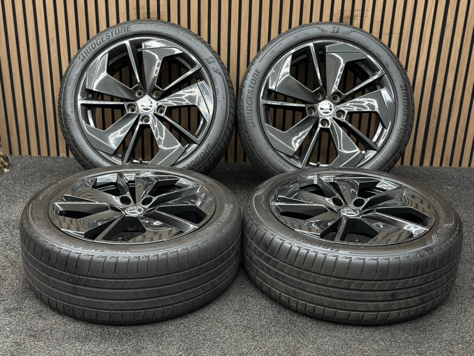 Originele 18 inch Skoda Octavia 5E Comet 5x112 Bridgestone, Auto-onderdelen, Banden en Velgen, Ophalen, 18 inch, ., Banden en Velgen
