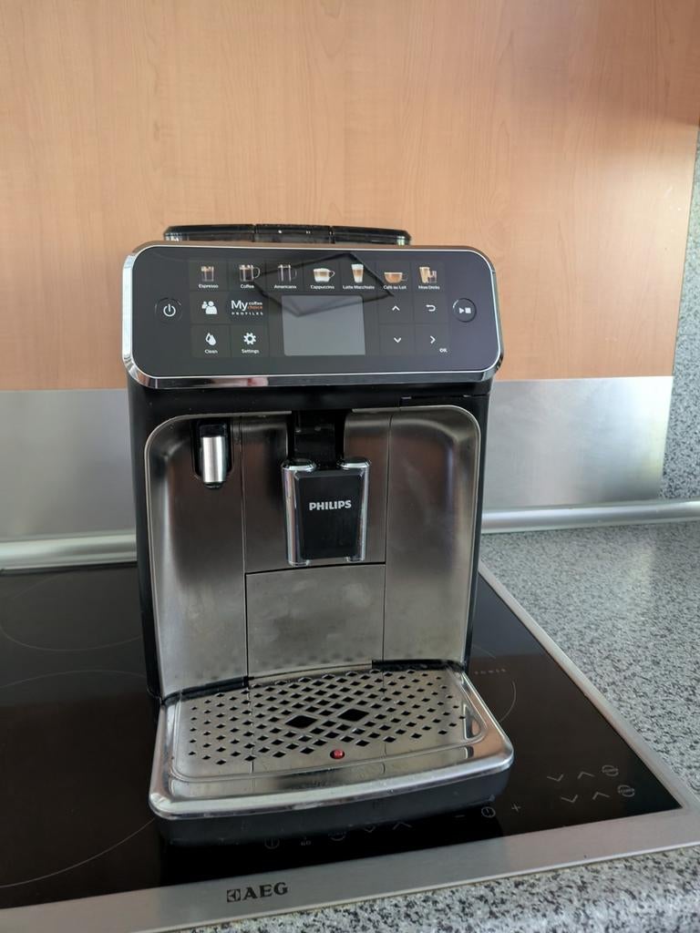 Philips EP5447/90  Volautomatisch LatteGo, Witgoed en Apparatuur, Koffiezetapparaten, Afneembaar waterreservoir, Gebruikt, Espresso apparaat