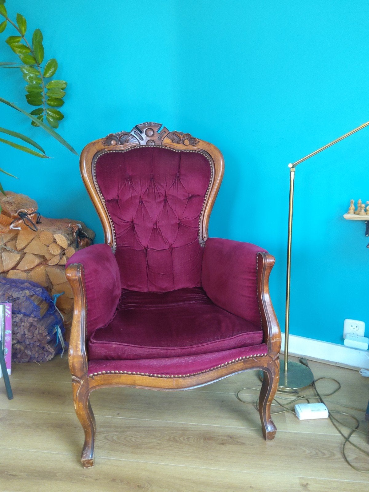 Antieke Voltaire stoel, rood fluweel, houtsnijwerk, Antiek en Kunst, Antiek | Meubels | Stoelen en Banken, Ophalen