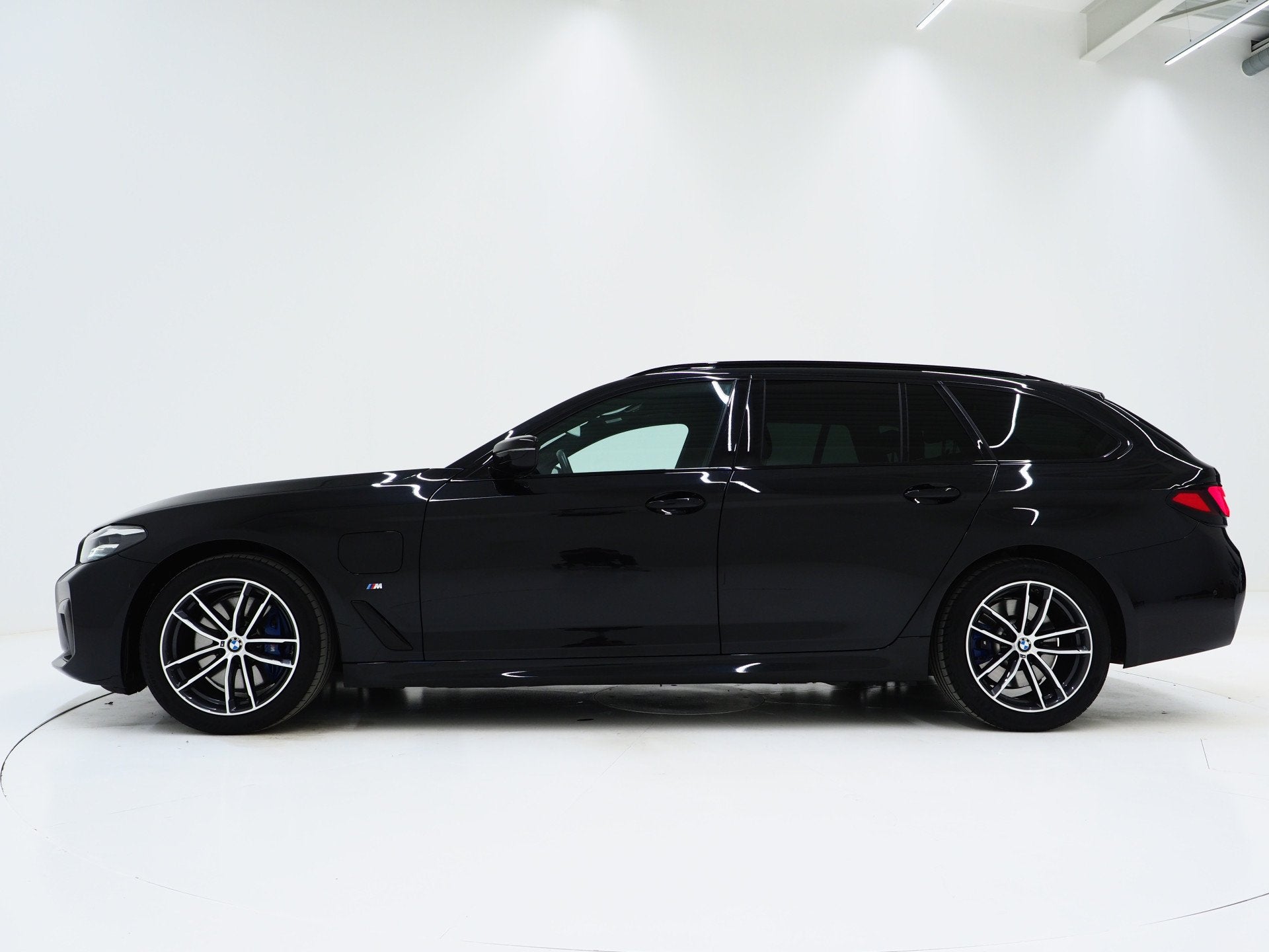 BMW 5 Serie Touring 530e M Sport Shadow Line | Panoramadak |, Auto's, Automaat, 1998 cc, Gebruikt, 4 cilinders