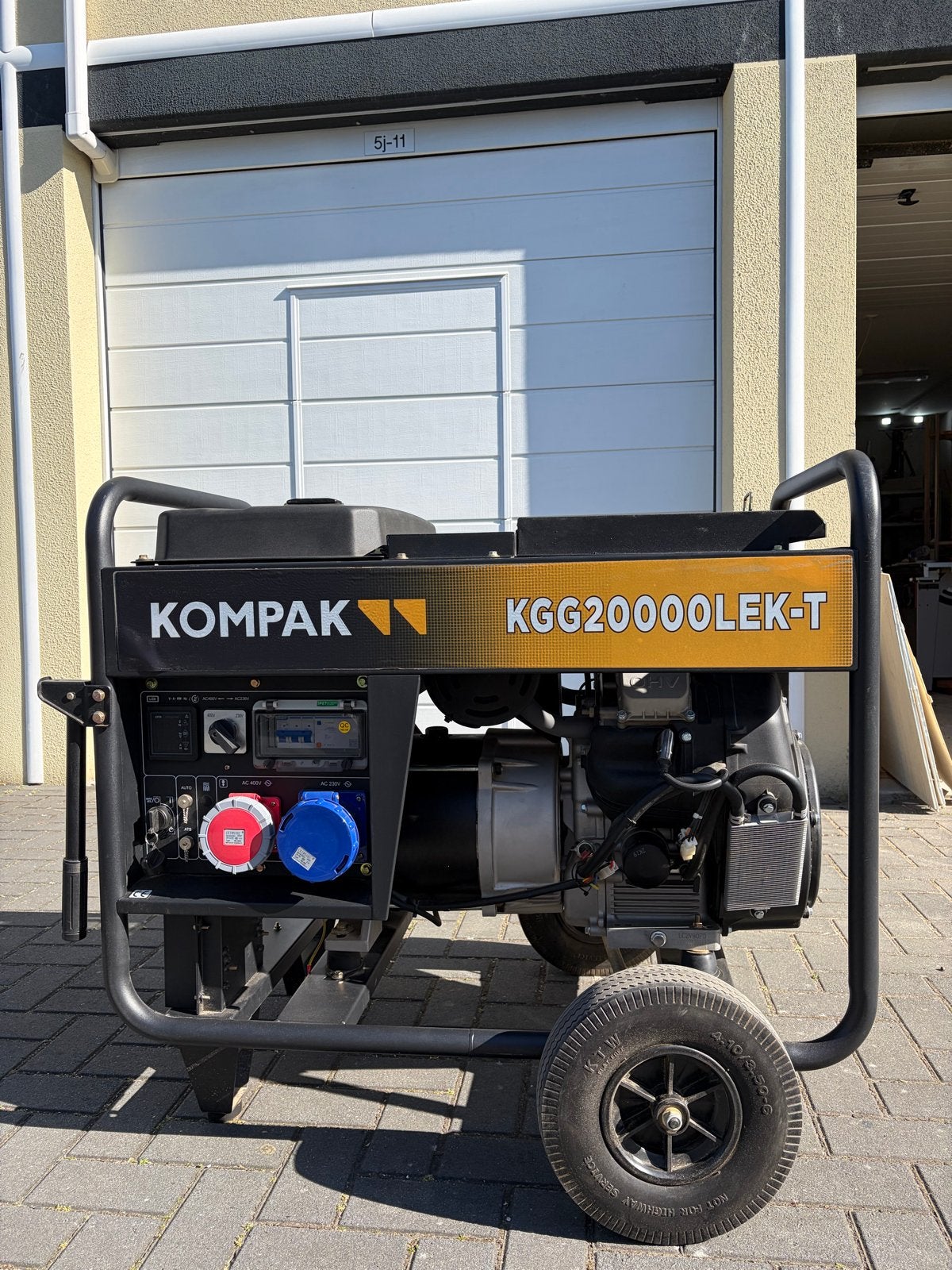 Kompak KGG20000LEK-T Benzine Aggregaat - 15/20.6 KVA, Ophalen