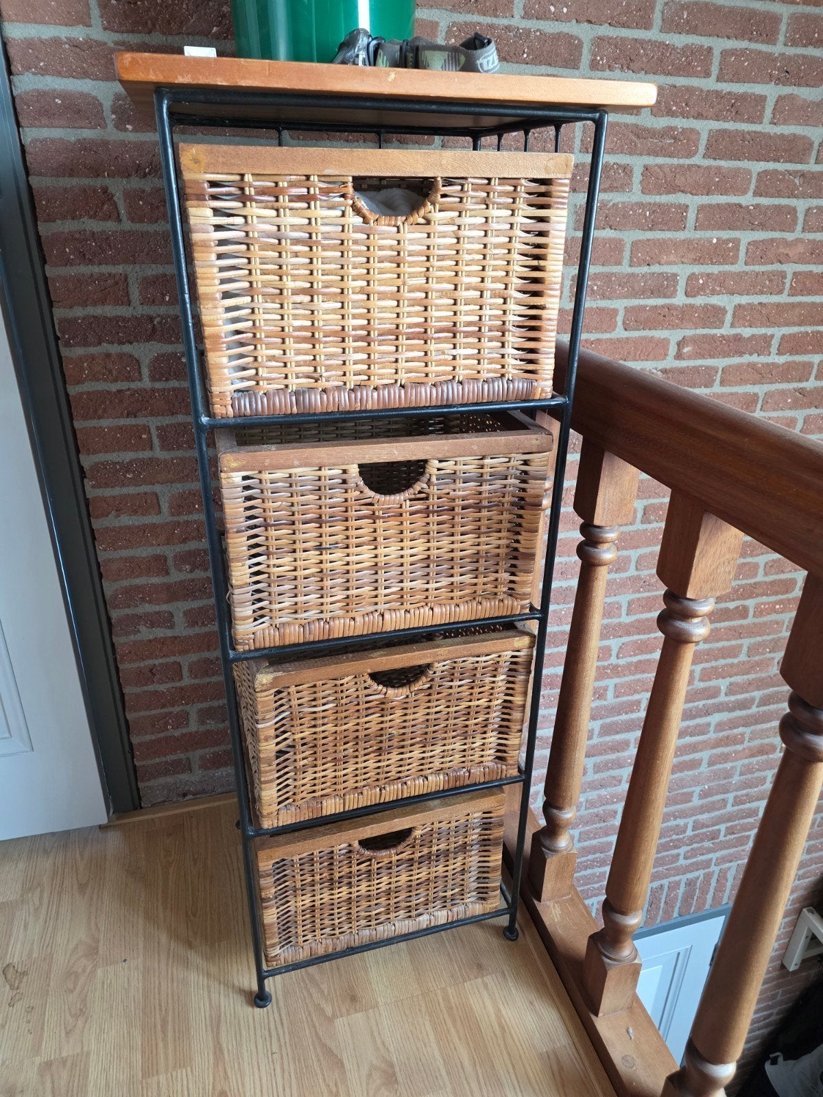 Leuke ladenkast met 4 rieten manden, Huis en Inrichting, Ophalen, Minder dan 50 cm, Gebruikt, 100 tot 150 cm