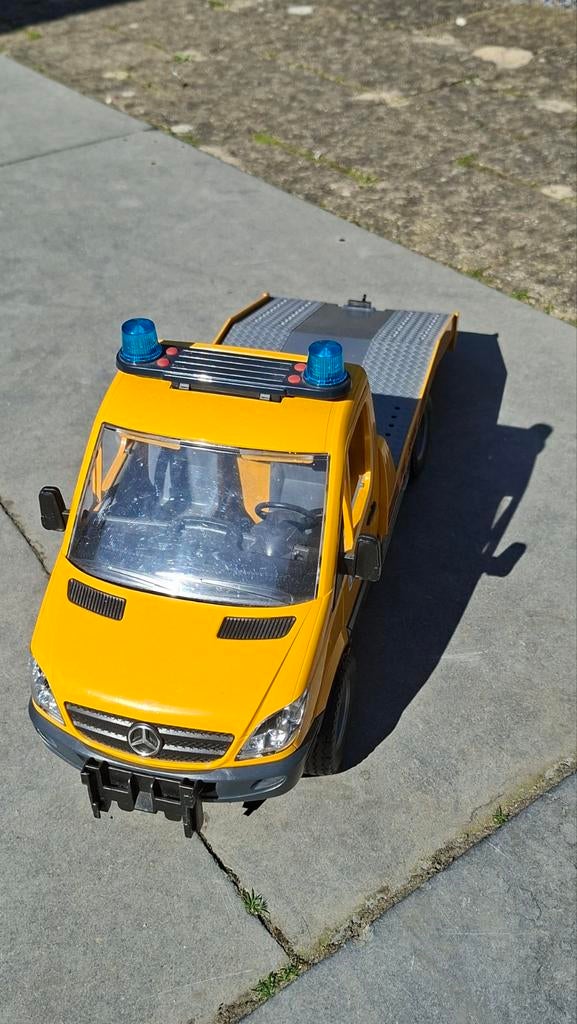 Mercedes oprijwagen merk bruder., Ophalen, Zo goed als nieuw