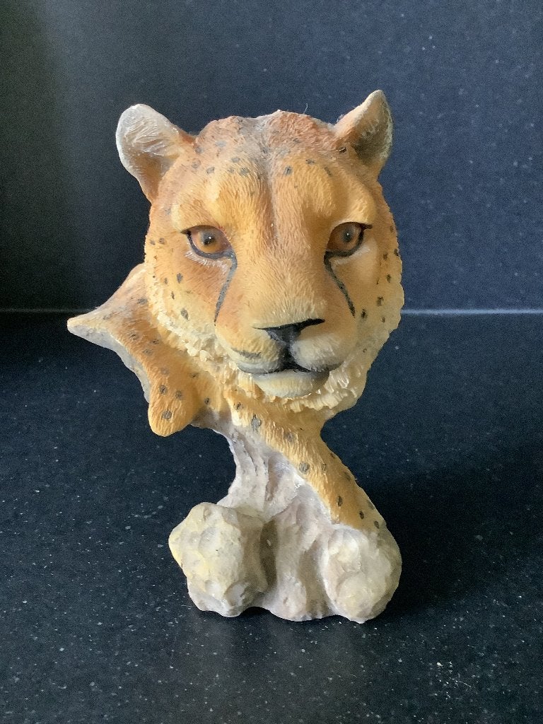 cheetah figuur buste beeldje 13 cm hoog   8 euro, Ophalen of Verzenden, Zo goed als nieuw, Dier