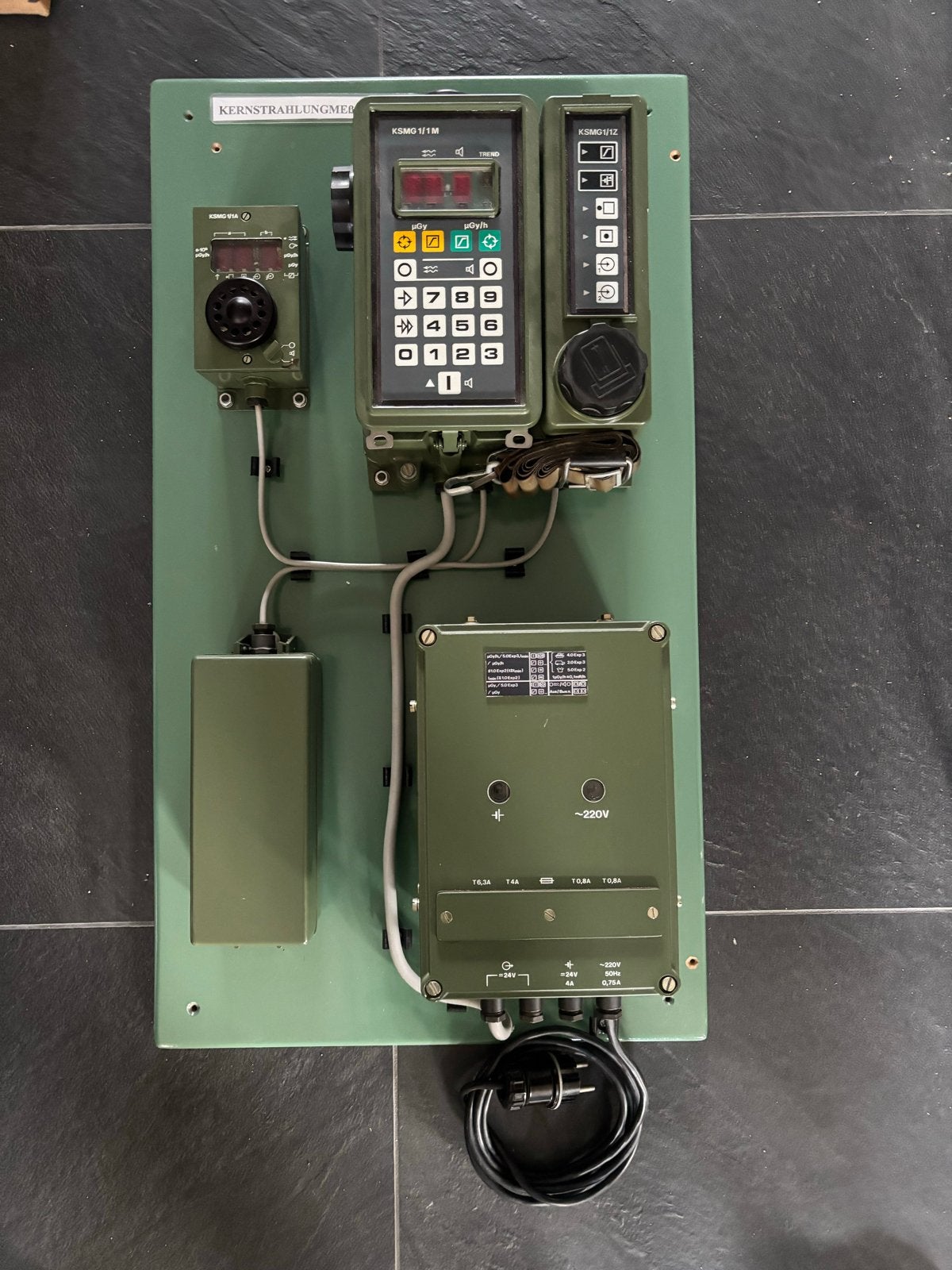 Stralingsmeter geigerteller militair DDR demo compleet, Verzamelen, Ophalen, Landmacht, Duitsland, Overige typen