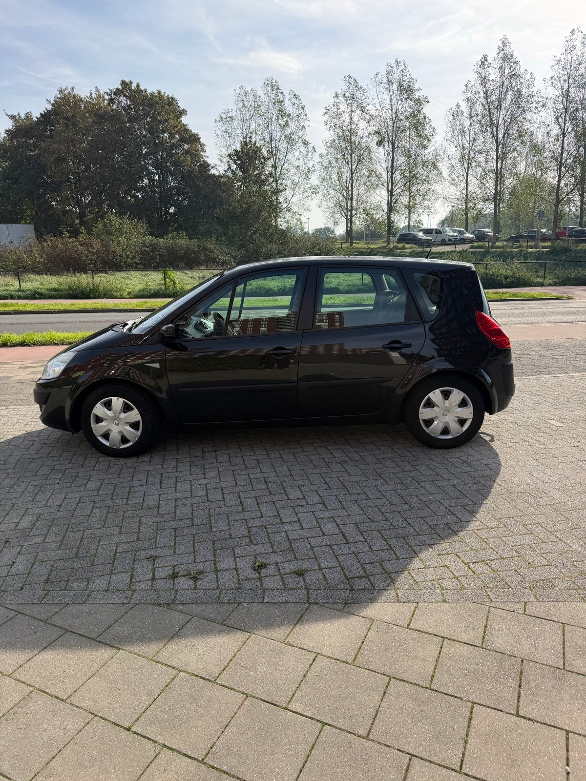 Foto 4 van Renault Scénic 2.0 16V 99KW 2007 Zwart
