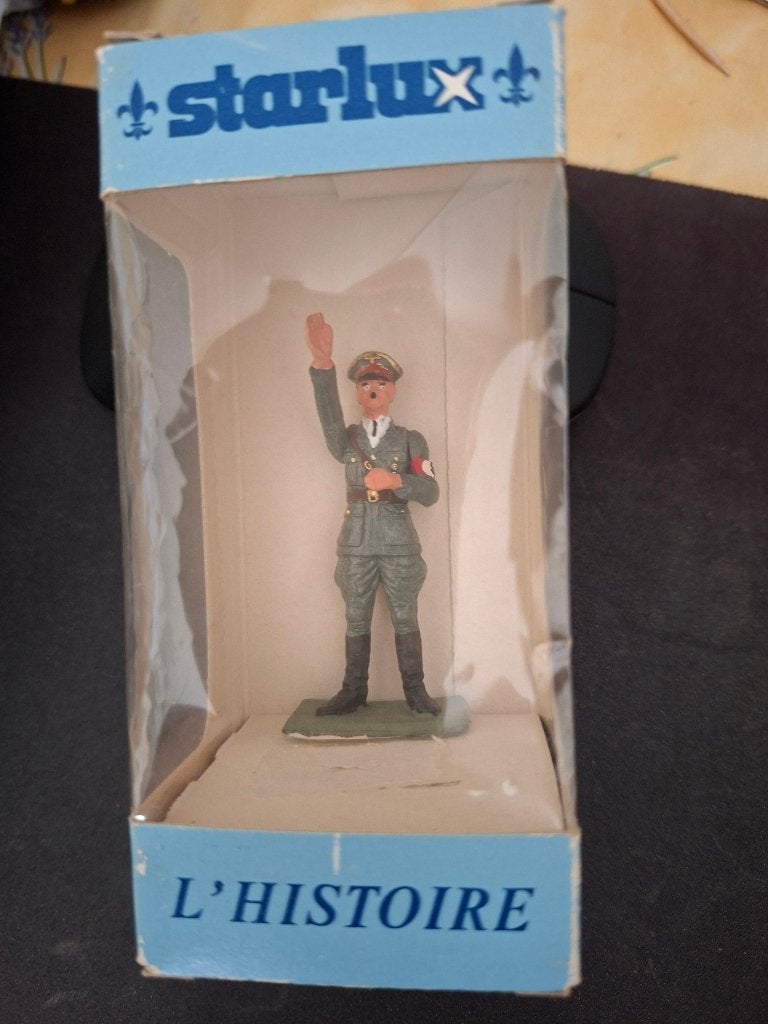 Beeldje Starlux Hitler met opgeheven arm, Ophalen of Verzenden