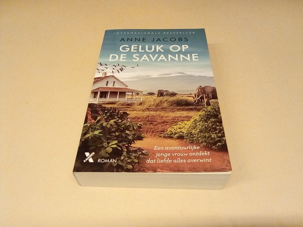 Geluk op de Savanne - Anne Jacobs (Roman), Boeken, Anne Jacobs, Ophalen of Verzenden, Zo goed als nieuw, Nederland