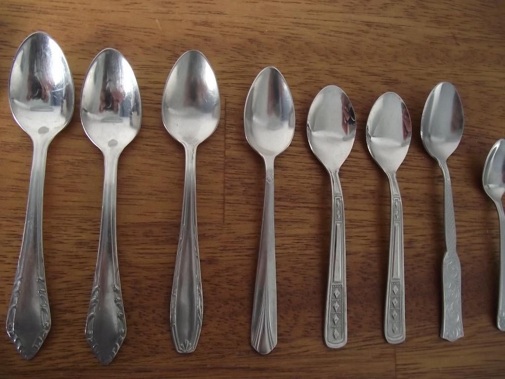 12 divers RVS Barok Art Deco bloemen lepeltjes 12-13 cm p st, Antiek en Kunst, Antiek | Bestek, Ophalen of Verzenden
