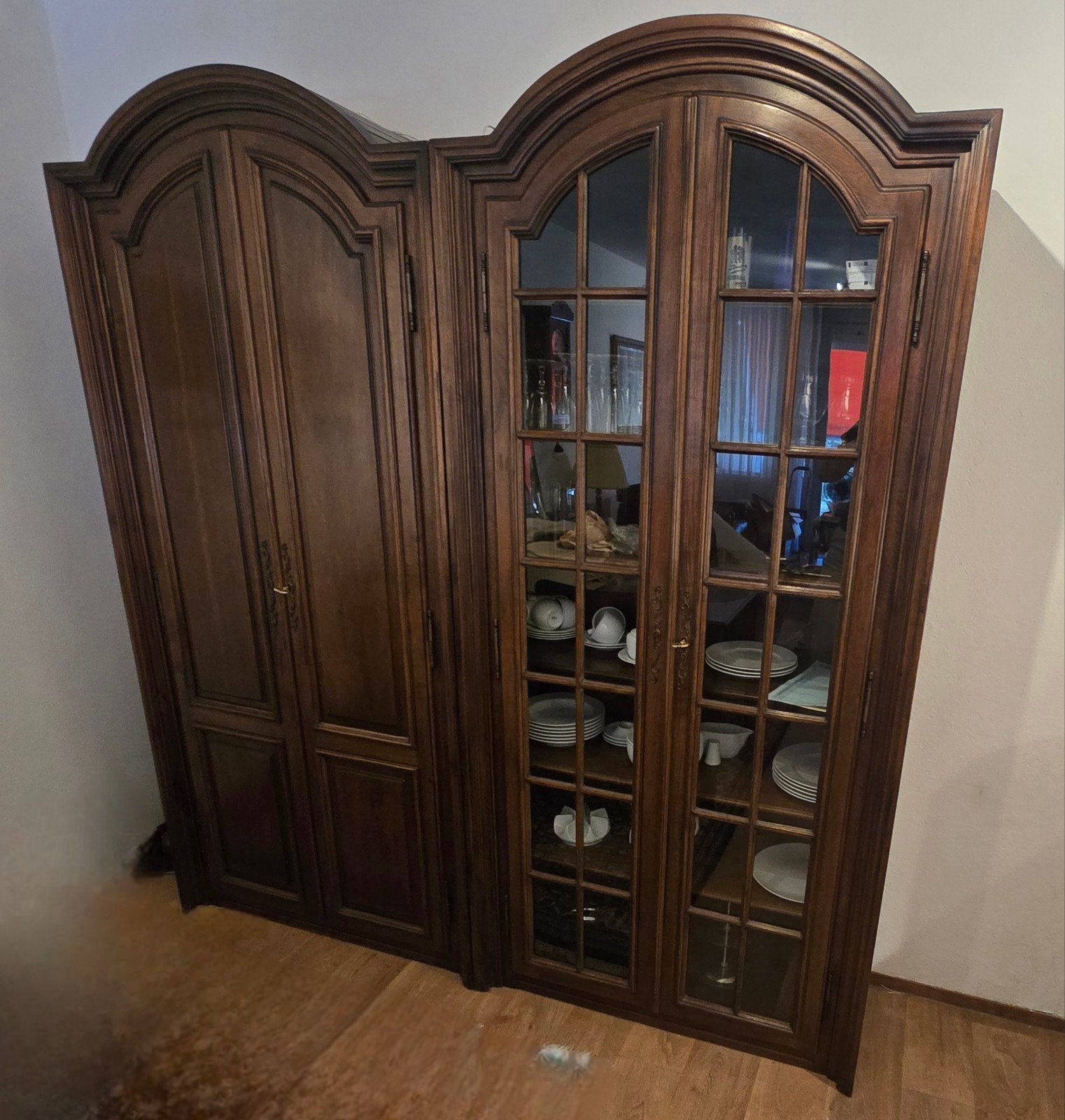 Massief Noten 3 delige kast te koop. In prima staat., Ophalen, Zo goed als nieuw, 25 tot 50 cm