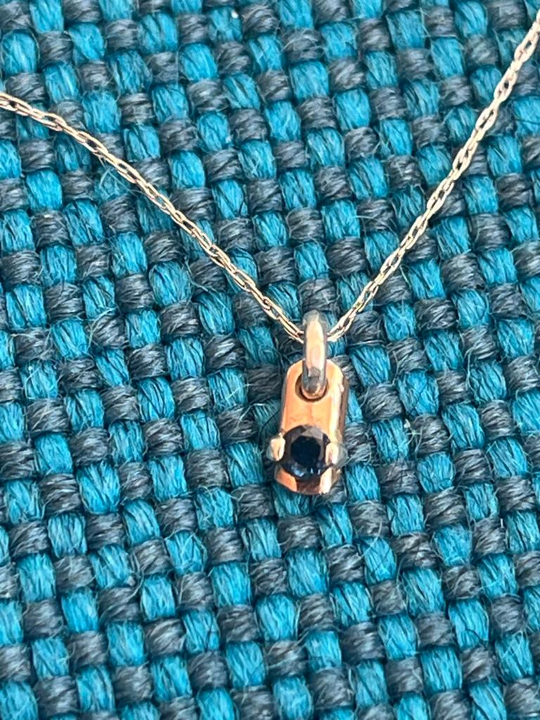 Gouden ketting (14 k) met blauwe saffier edelsteen hanger, Ophalen of Verzenden, Zo goed als nieuw, Goud, Met edelsteen