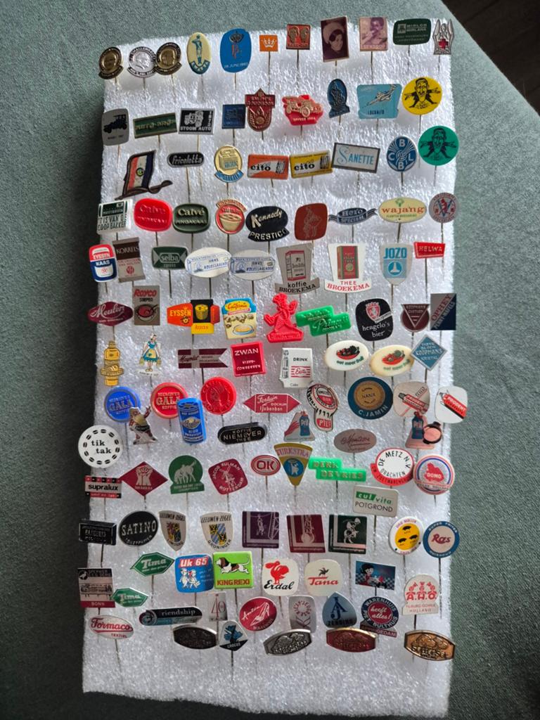 Grote verzameling vintage pins (60-70 stuks), Ophalen, Gebruikt, Overige onderwerpen, Speldje of Pin