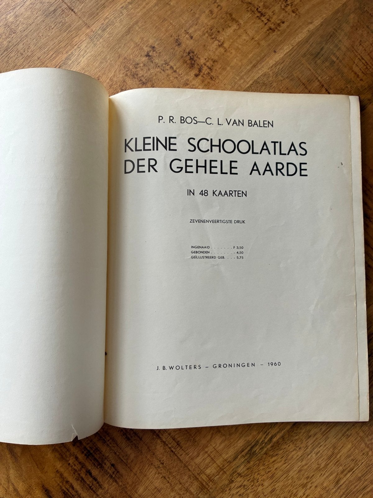 Kleine Schoolatlas der gehele aarde - P.R. Bos - 1960, Gelezen, Bosatlas, Ophalen of Verzenden, 1800 tot 2000