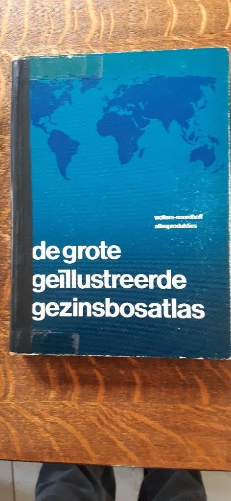 De grote geillustreerde Gezinsbosatlas 292 blz 1983, Boeken, Gelezen, Ophalen of Verzenden, Landkaart, 1800 tot 2000