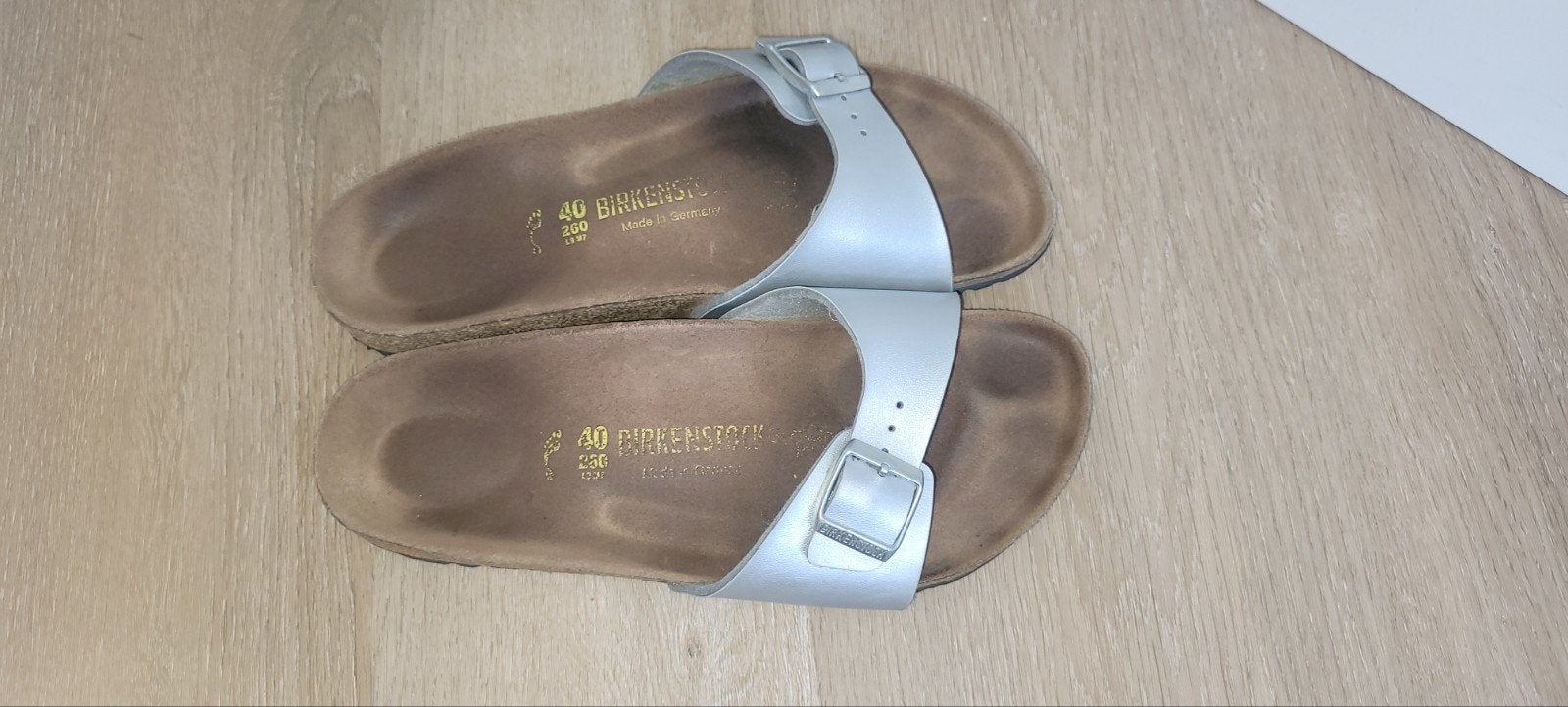 Birkenstock slippers zilver maat 40 leer, Kleding | Dames, Slippers, Overige kleuren, Ophalen of Verzenden, Zo goed als nieuw