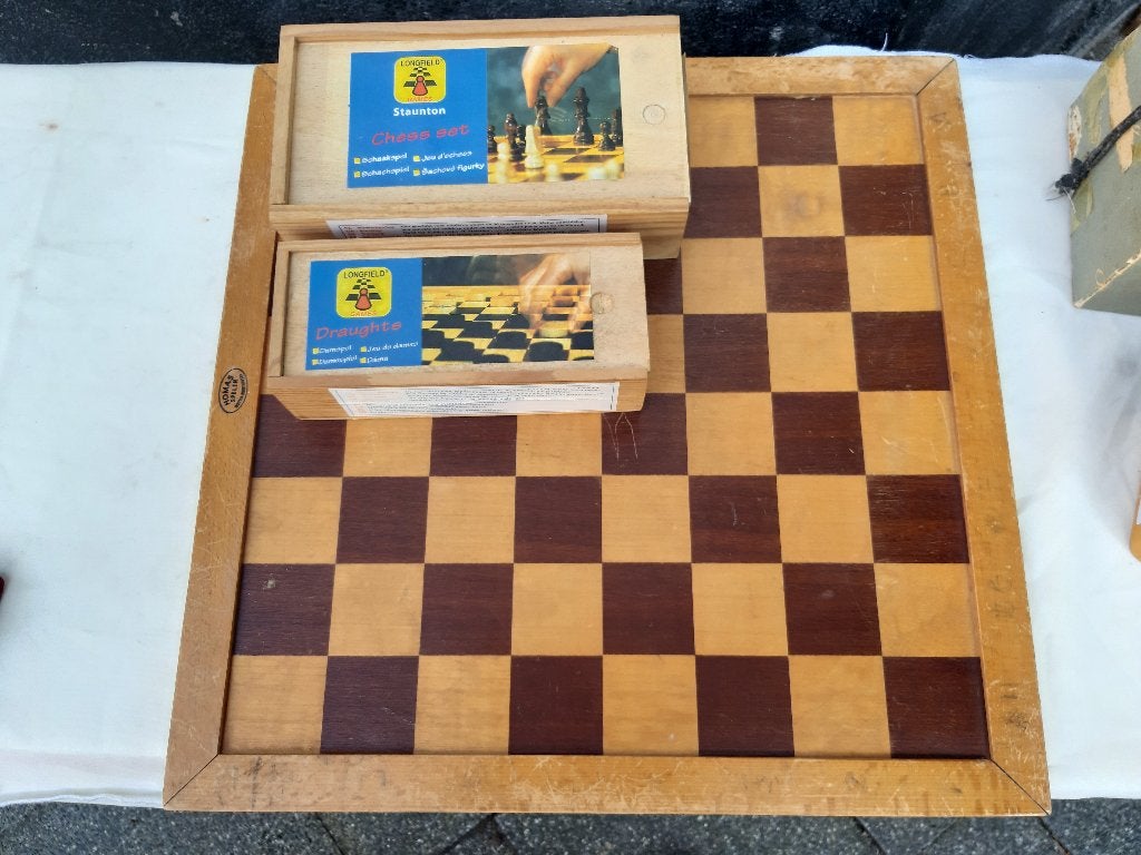 Schaakstukken, Dammen en backgammon, reiskoffertje,, Een of twee spelers, Ophalen, Zo goed als nieuw, Reisspel