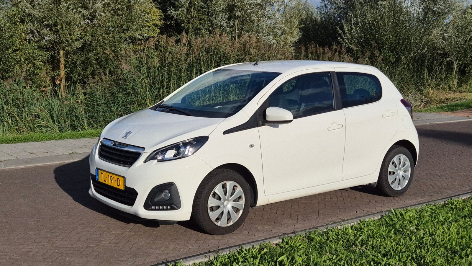 Peugeot 108 1.0 E-vti 72pk 5D 2018 Wit, Auto's, Voorwielaandrijving, Stof, 4 stoelen, Wit