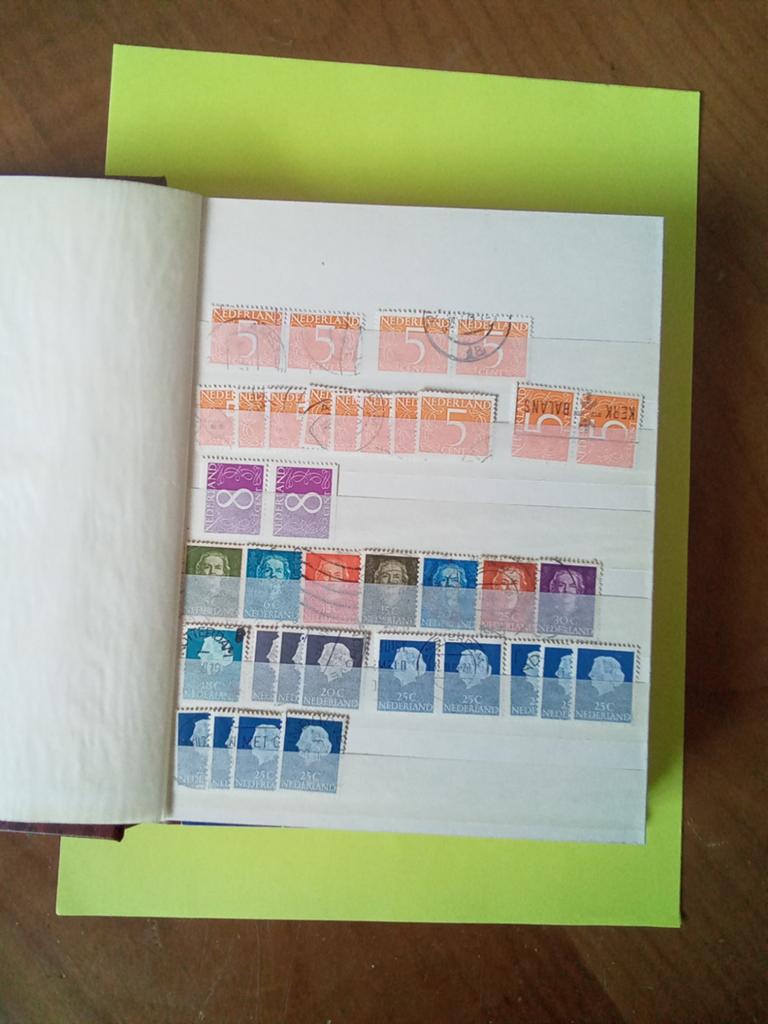 Insteek boek Nederlandse postzegels en dergelijke, Postzegels en Munten, Postzegels | Nederland, Ophalen of Verzenden