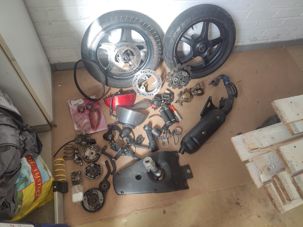 Diverse Yamaha Aerox onderdelen sommige zgan., Ophalen, Gebruikt, Benzine, Aerox