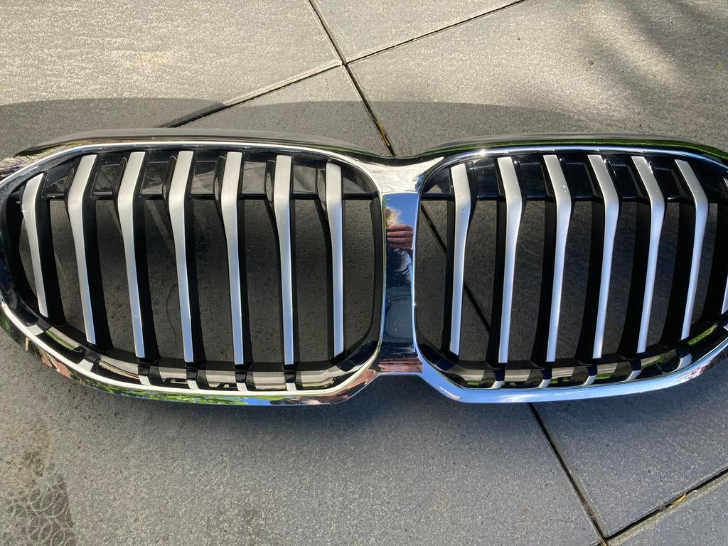 Prachtige luxe grill (nieren) BMW 1-serie, model F40, Ophalen, Gebruikt, Voor, Bumper