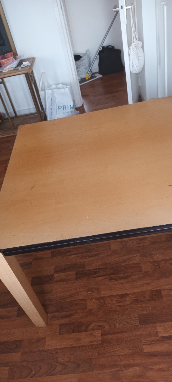 Foto 5 van Gebruiksvriendelijke tafel, klein en handig