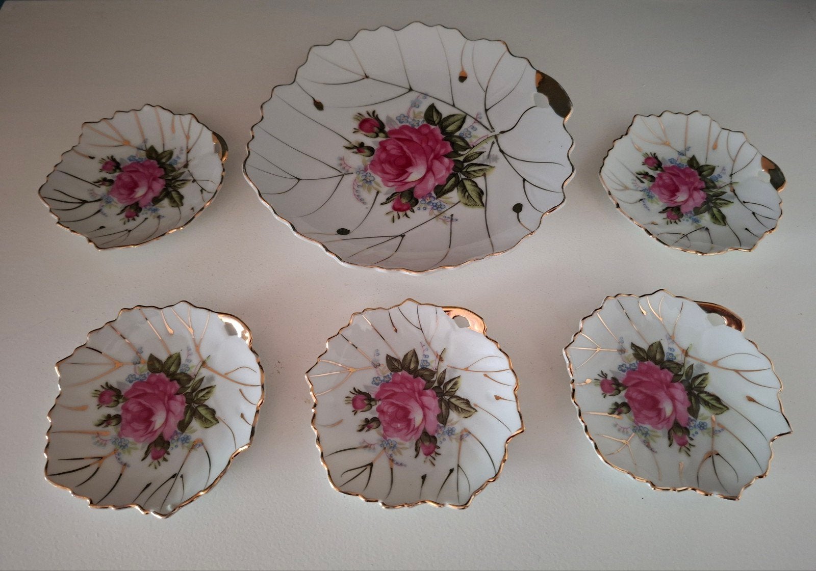 Prachtig petit fourssetje met rozen, Ophalen of Verzenden, Overige stijlen, Porselein, Schaal of Schalen