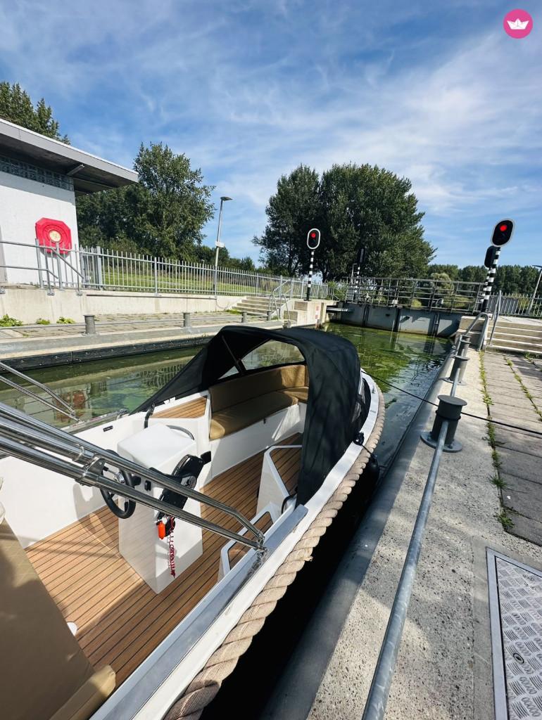 Silveryacht 495 sloep op aanhanger met doorvaar Amsterdam 28, Ophalen, Tot 10 pk, Zo goed als nieuw, 3 tot 6 meter