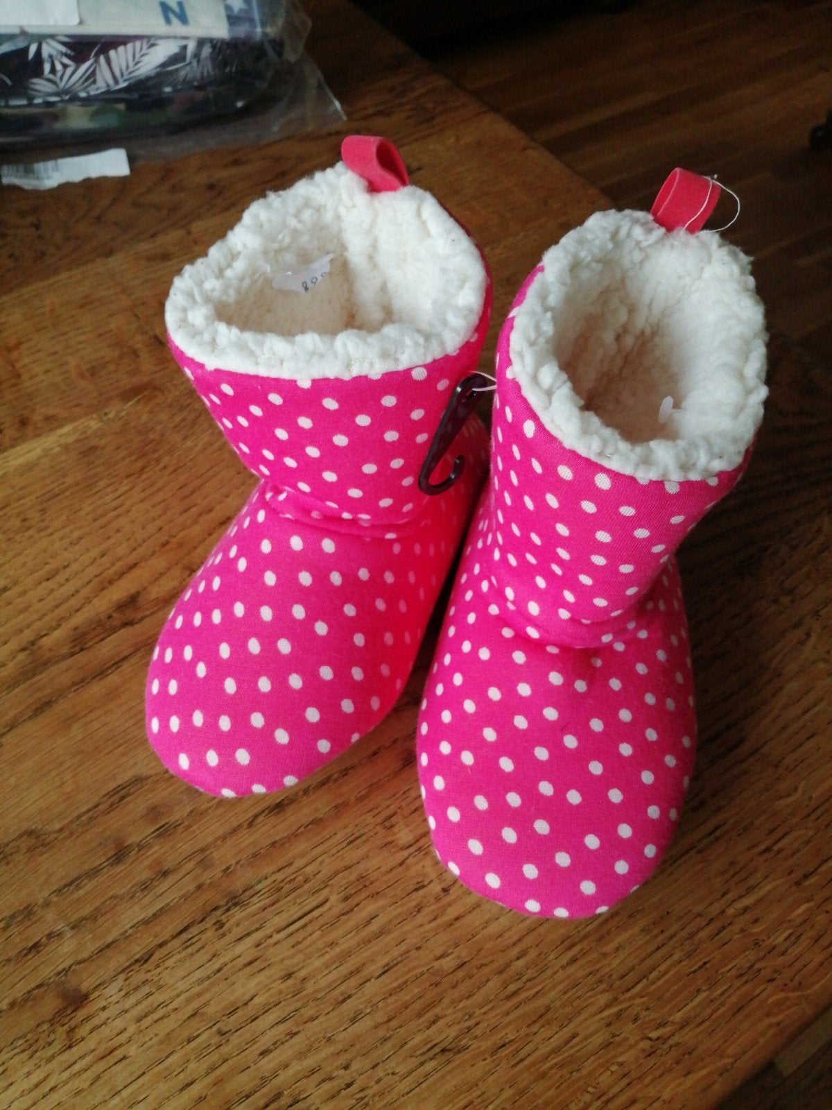 Roze pantoffels met witte stippen -  29/30 nieuw, Ophalen of Verzenden, Nieuw, Onbekend, Meisje