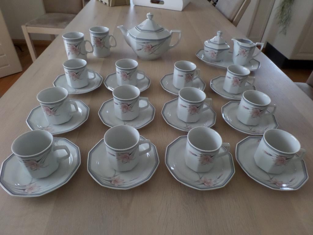 Douwe Egberts servies, nieuw, Nieuw, Ophalen of Verzenden, Overige stijlen, Porselein