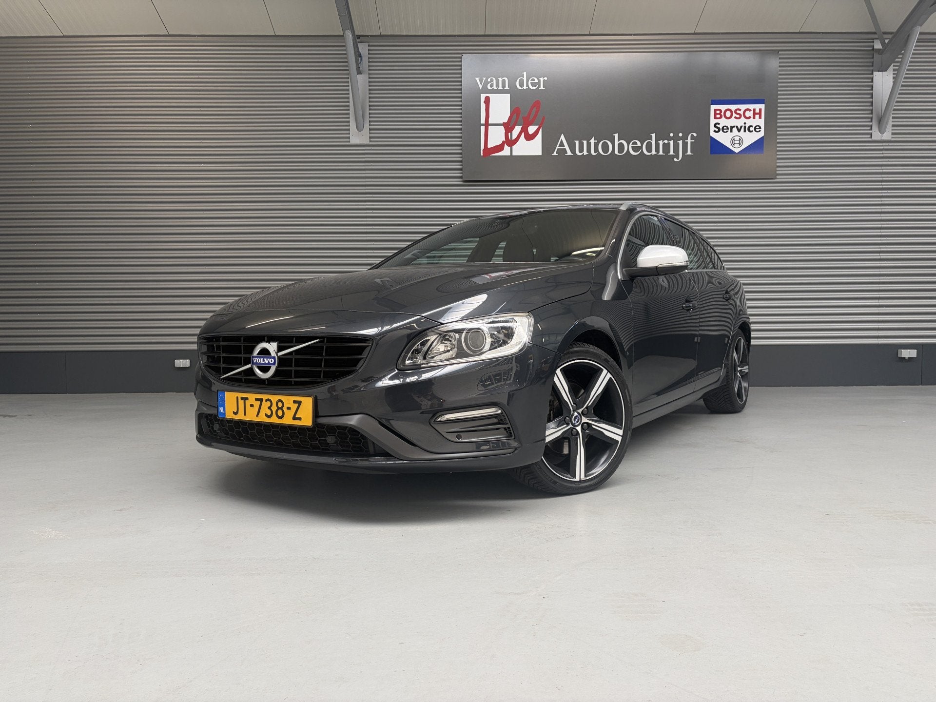 Volvo V60 1.5 T3 R-DESIGN/NAVI/PDC/TREKH/STOEL VOORRUIT VERW, Auto's, 4 cilinders, Origineel Nederlands, 154 pk, Zilver of Grijs