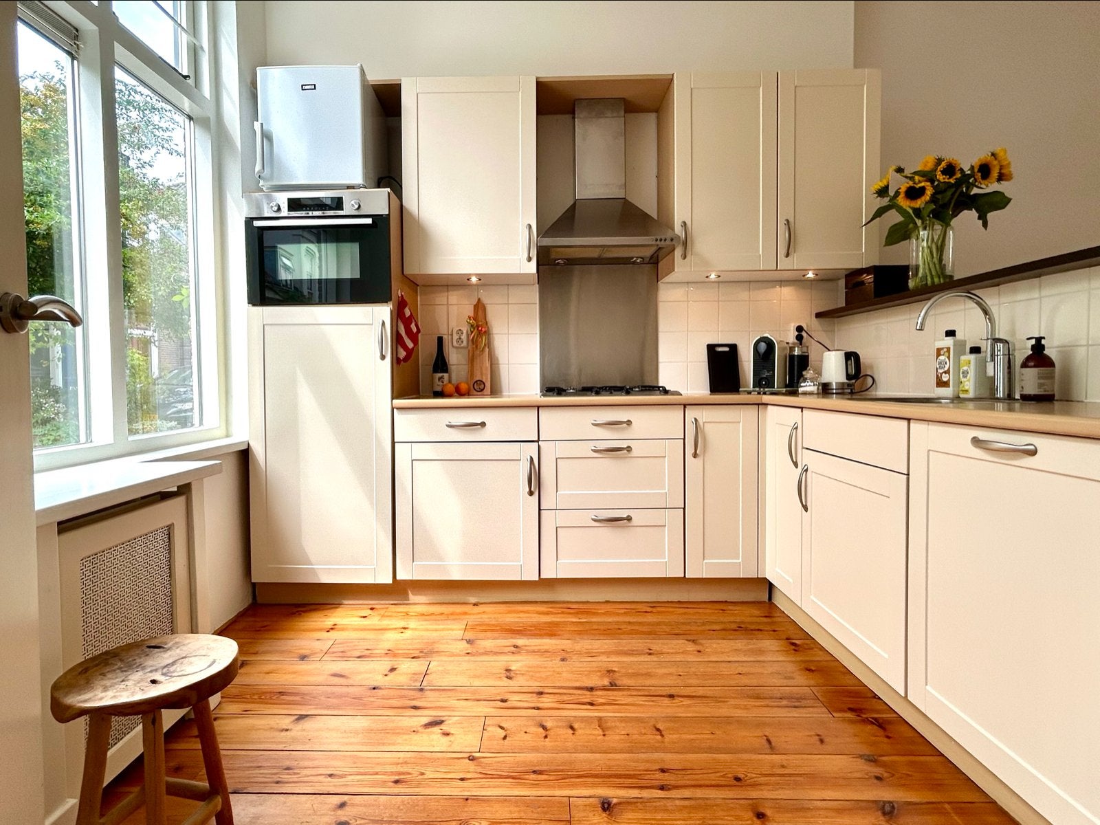 Complete hoekkeuken met apparatuur. Voor 5 september ophalen, Huis en Inrichting, Keuken | Complete keukens, Ophalen, Gebruikt