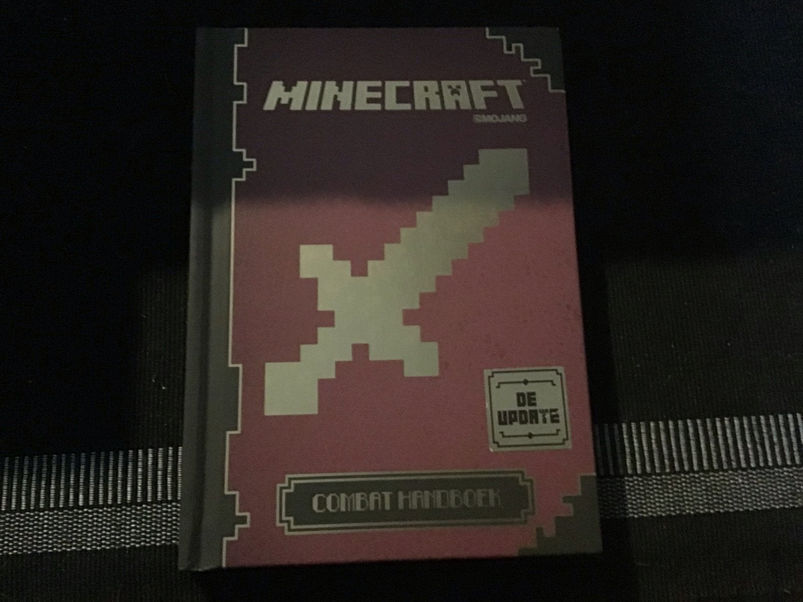 Minecraft Combat Handboek - De Update, Ophalen of Verzenden, Zo goed als nieuw, Non-fictie