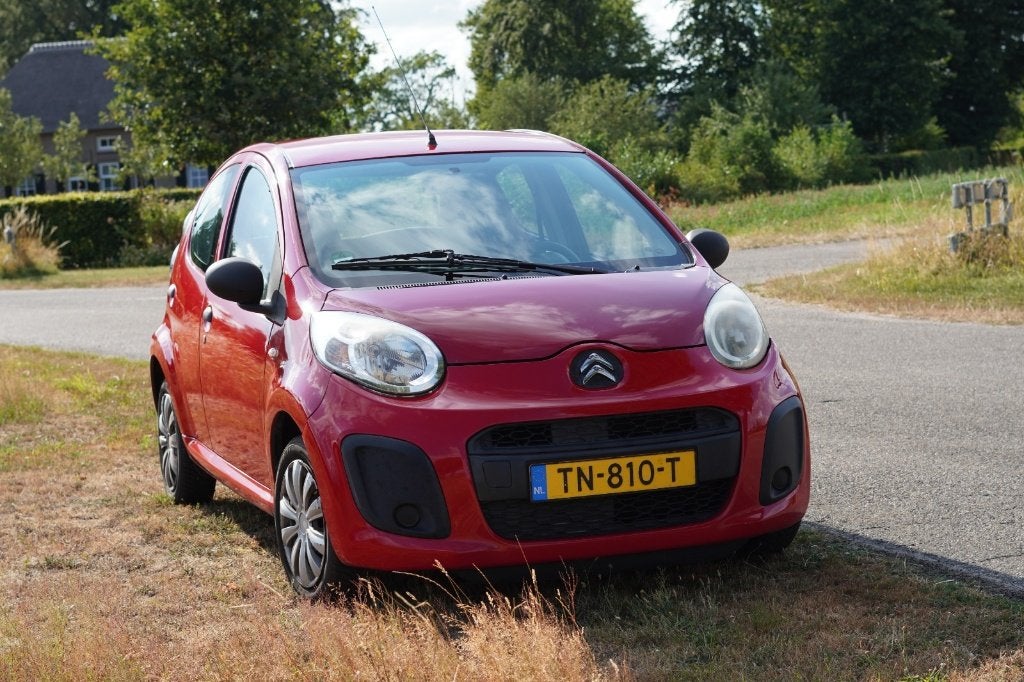 Citroën C1 1.0i 68PK 5D 2013 Rood, Auto's, Voorwielaandrijving, Stof, 4 stoelen, C1