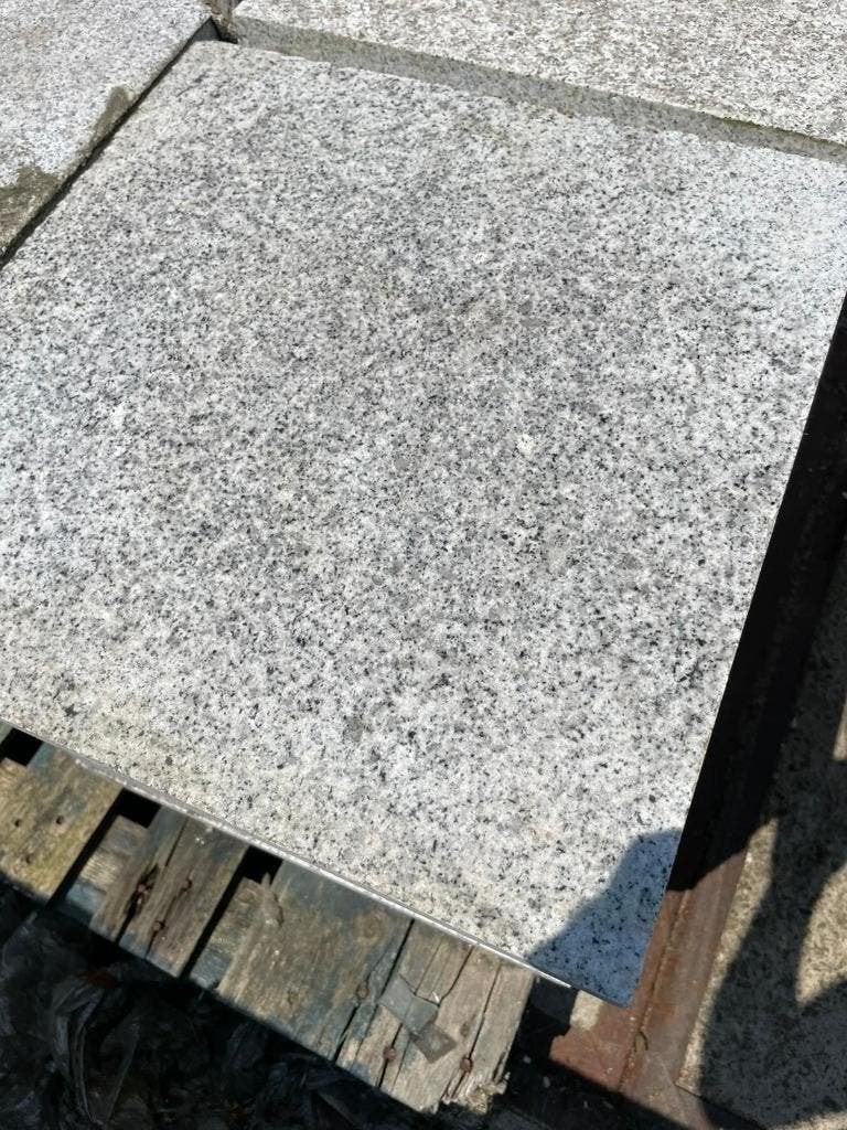 RESTPARTIJ VAN 32,64 M2 GRANIET TEGELS 40X40 CM 3 CM DIK, Ophalen of Verzenden, Nieuw, Overige typen