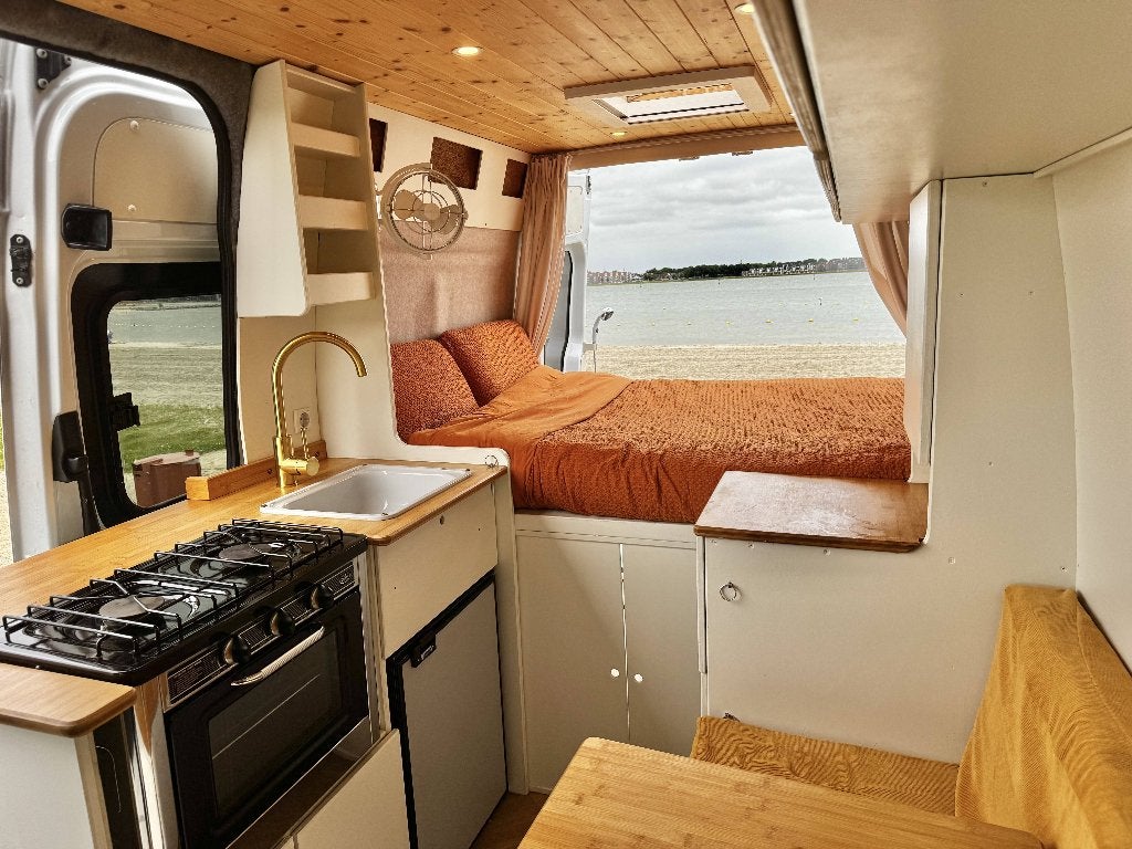 Mercedes Sprinter Camper Off Grid Automaat, Automaat, Chemisch toilet, Buscamper of Camperbus, Dakluik