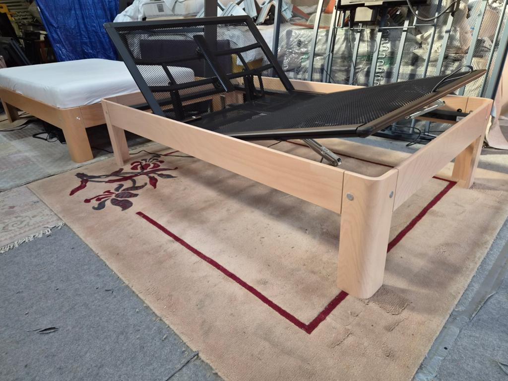 ELEKTRISCHE AUPING AURONDE 120-200 INCLUSIEF AUPING MATRAS, Huis en Inrichting, Slaapkamer | Bedden, Gebruikt, ., Wit, Akbedden