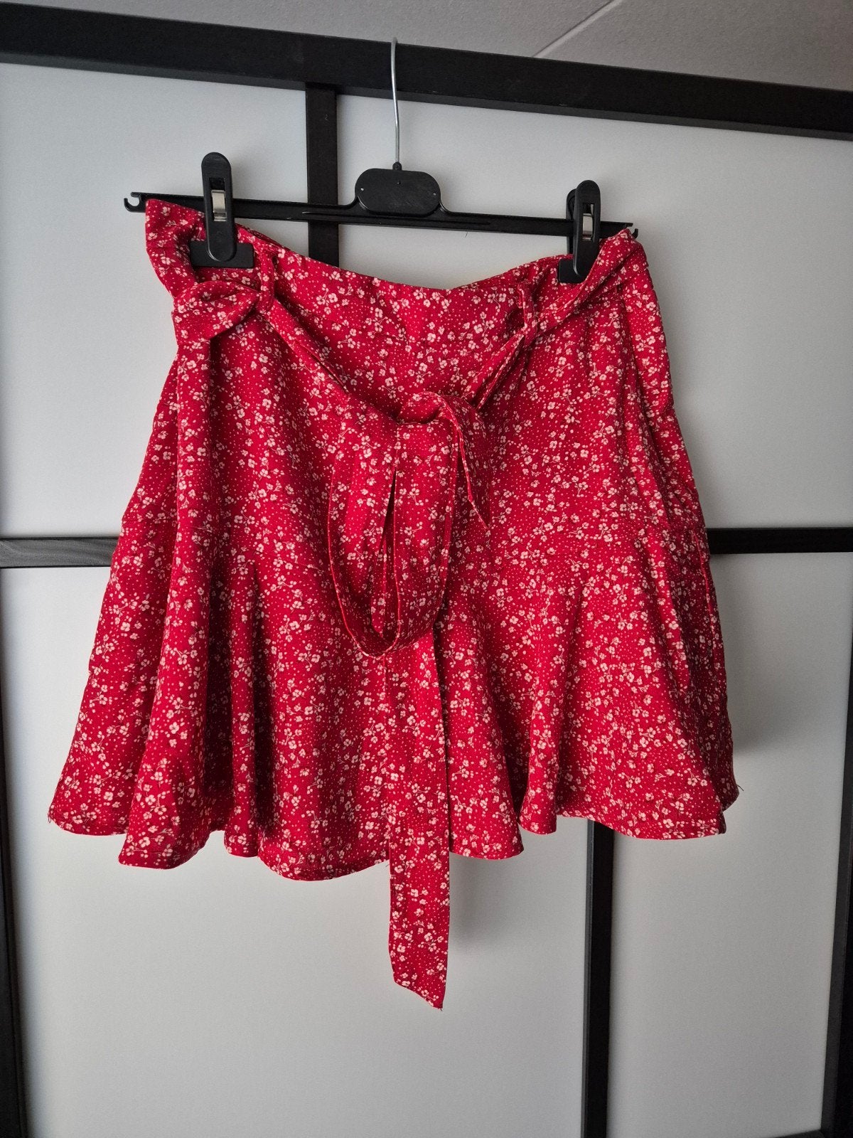 Mooi rood  skort rokje bloemenprint maat 40, Maat 42/44 (L), Ophalen of Verzenden, Zo goed als nieuw, Stradivarius