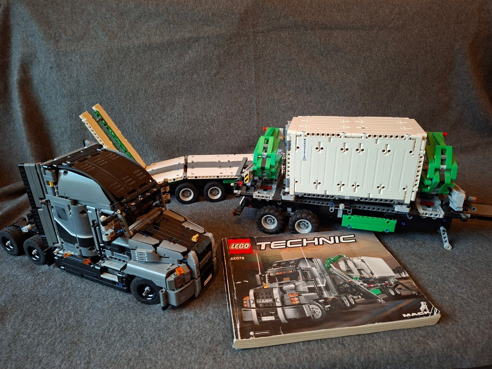 LEGO Technic 42078 Mack Anthem + extra autotrailer, Kinderen en Baby's, Lego, Ophalen of Verzenden, Zo goed als nieuw, Complete set