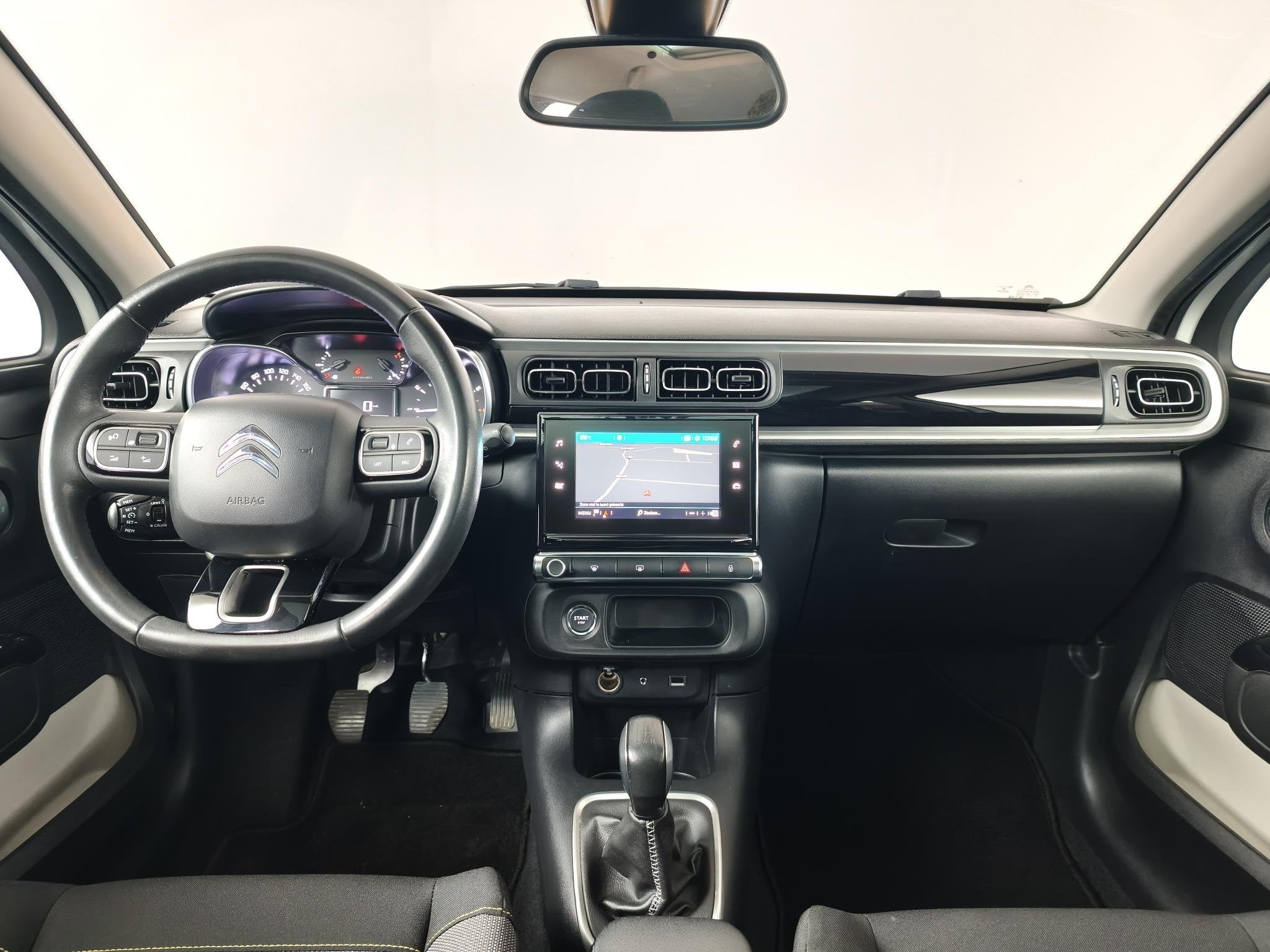 Citroen C3 1.2 PureTech S&S Shine | Panoramadak | Stoelverwa, 1025 kg, 1199 cc, Met garantie (alle), Wit