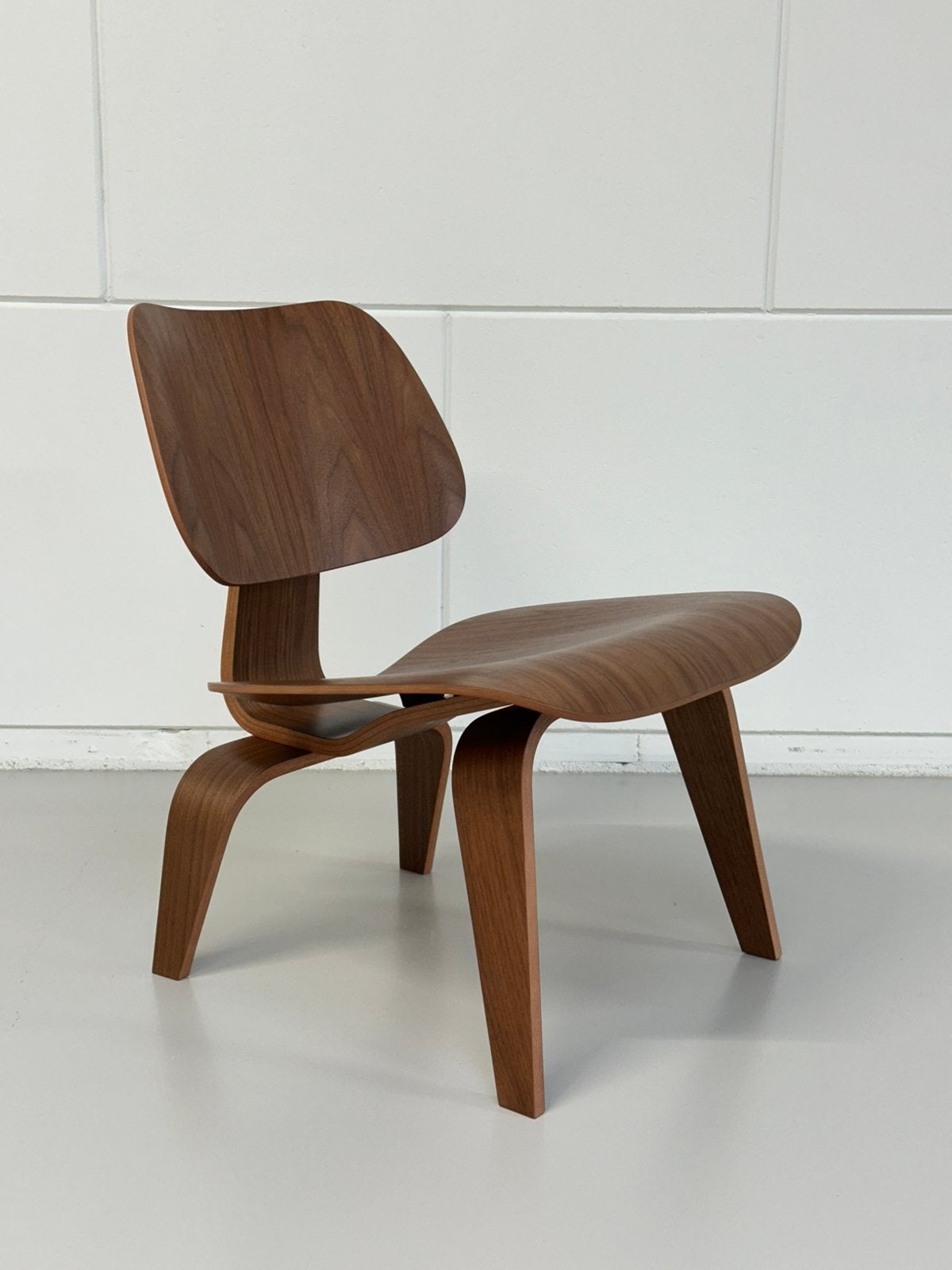 Vitra LCW (Noten), Ophalen of Verzenden, Zo goed als nieuw, Zwart, Eén