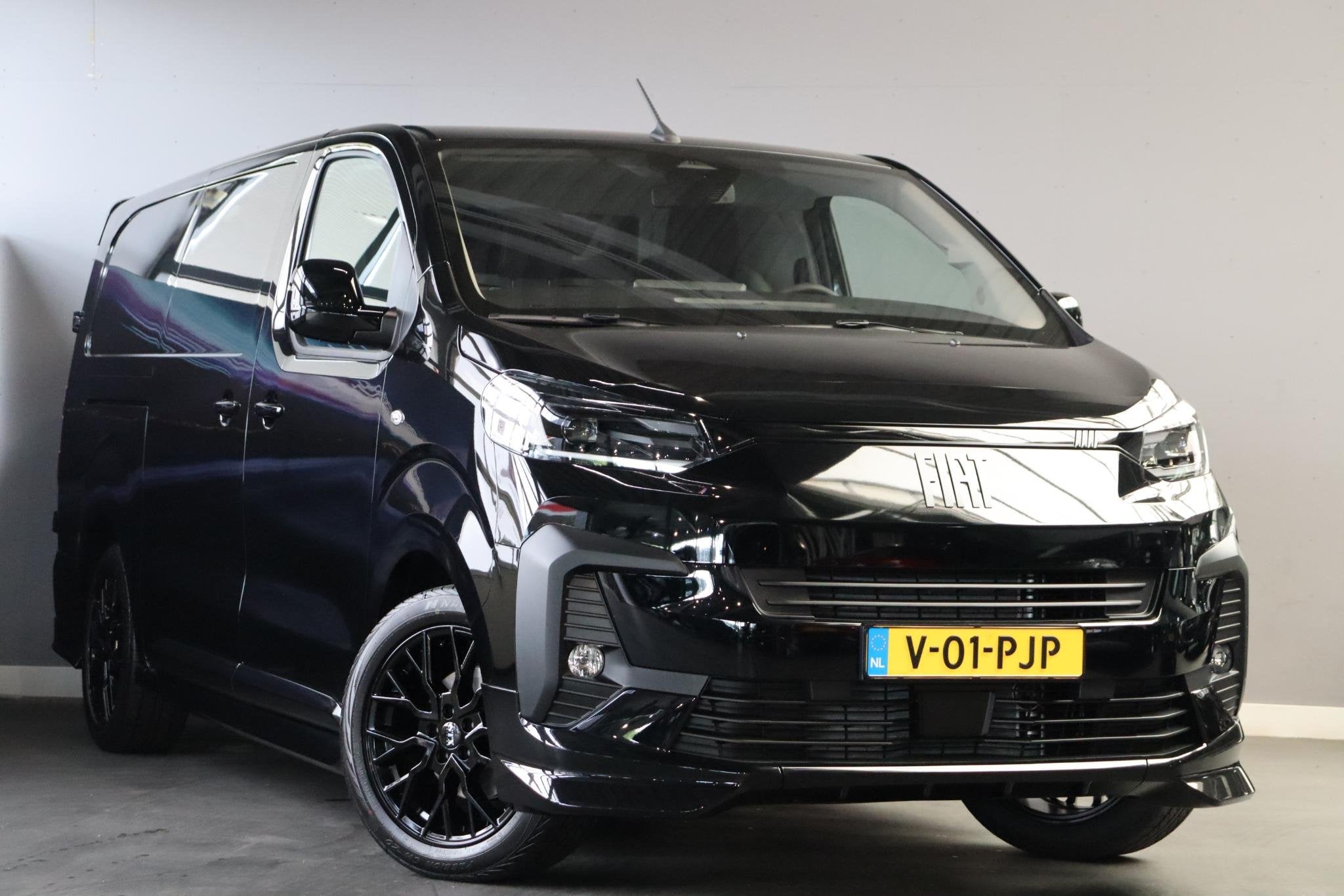 Fiat e-Scudo L3 75 kWh STX / Snel Leverbaar / 7 Jaar Garanti, Auto's, 2027 kg, Zwart, Origineel Nederlands, 348 km