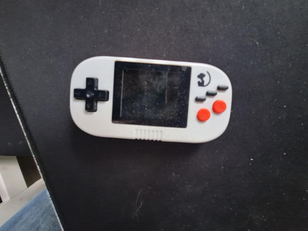Mini handheld console, Spelcomputers en Games, Ophalen, Zo goed als nieuw
