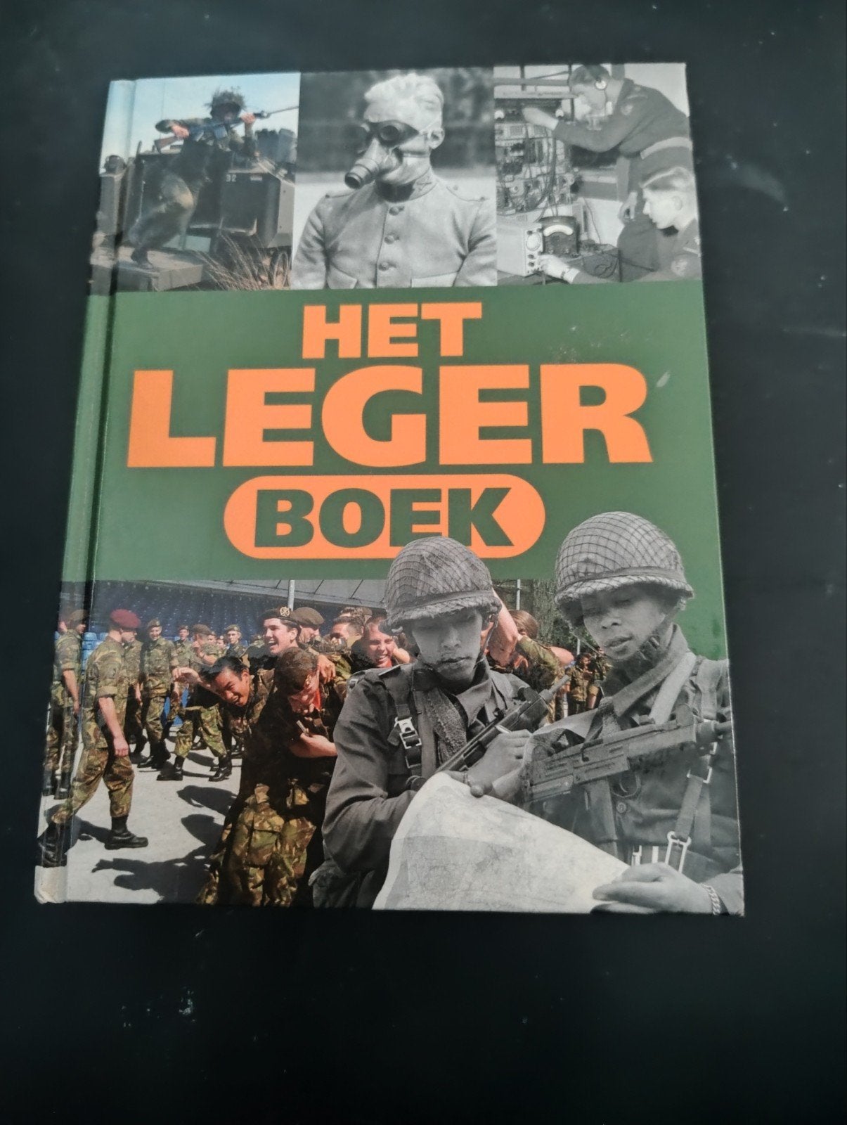 🔴 Het leger boek, Ophalen of Verzenden, Tweede Wereldoorlog, Zo goed als nieuw