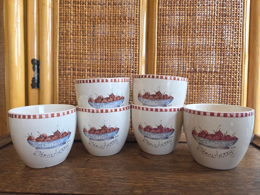 Jet servies bekers aardbei / Strawberry 6 stuks, Keramiek, Ophalen of Verzenden, Zo goed als nieuw, Overige stijlen