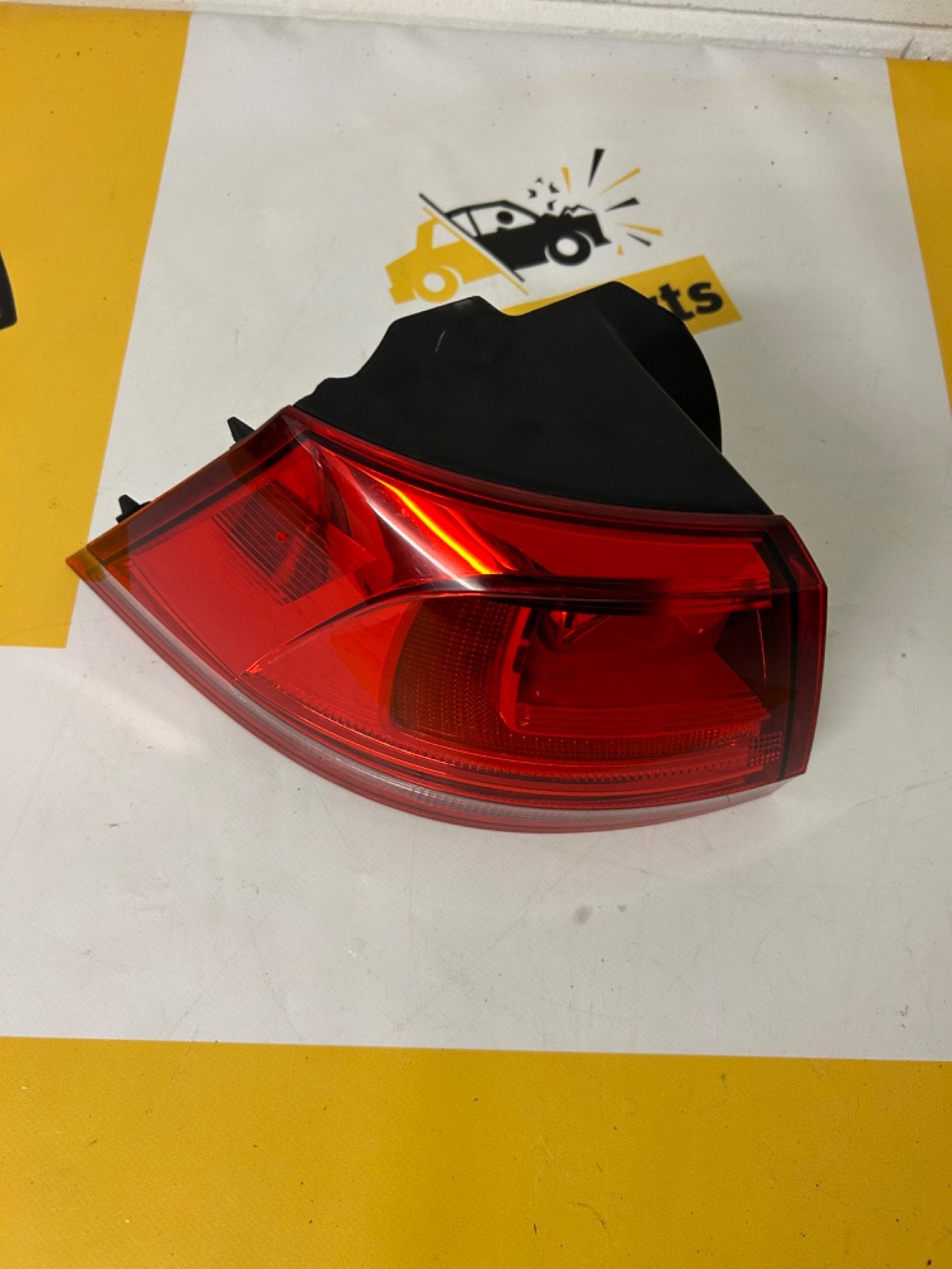 Links achterlicht Volkswagen Golf VII 7 5g0945095m, Gebruikt, Volkswagen, Volkswagen AG, Berliner Ring 2
38440  Wolfsburg, DE