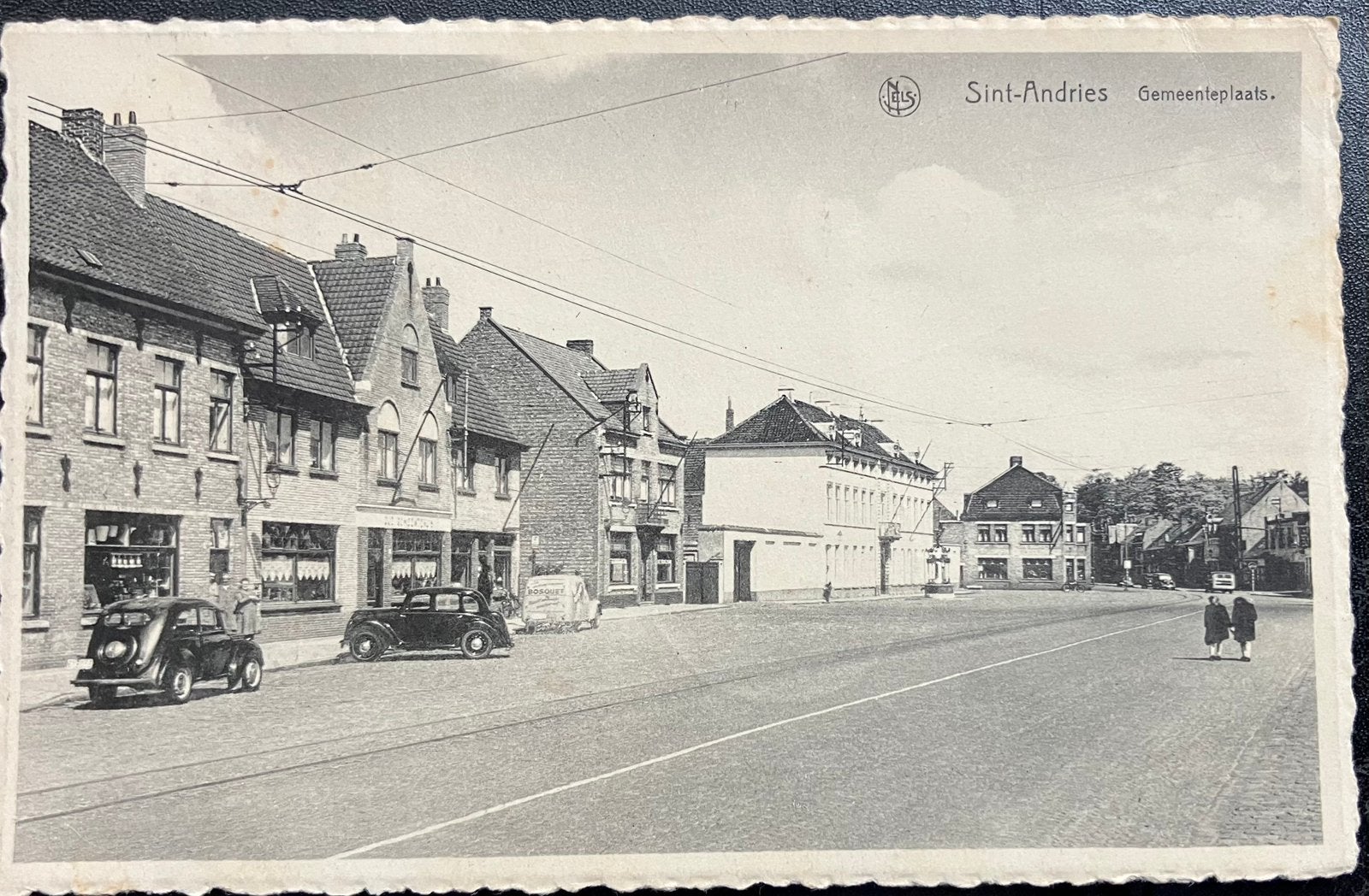 Oude ansichtkaart met oude auto’s in Sint-Andries, Ophalen of Verzenden, 1940 tot 1960, Gelopen